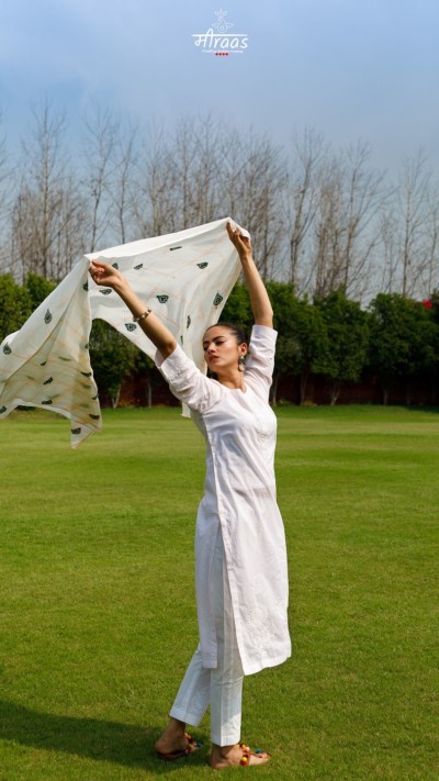 Khubani Do Natural Clamped Chikankari Dupatta